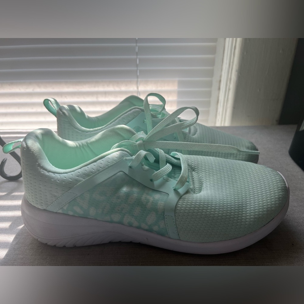 Avia sneakers